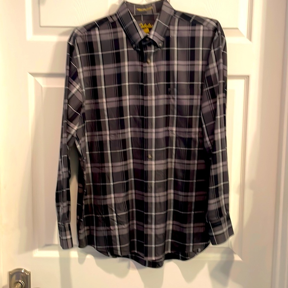 Cabela’s long sleeve large shirt.